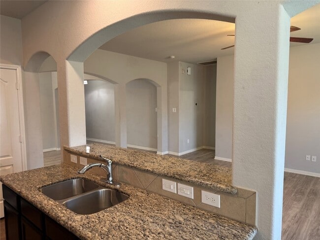 Building Photo - 306 Edgewater Park Dr