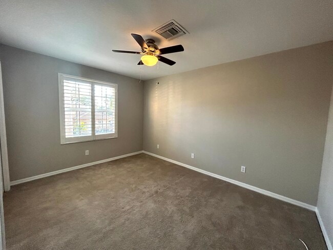 Building Photo - 7871 Lake Sawgrass Loop