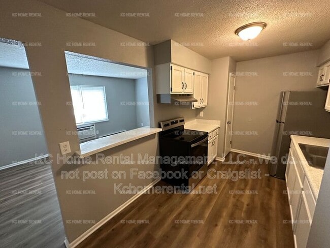 Building Photo - 551 N Somerset Terrace