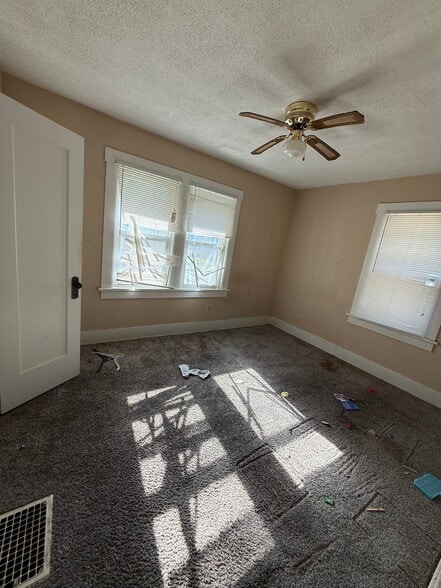Building Photo - 1337 N Maple Ave
