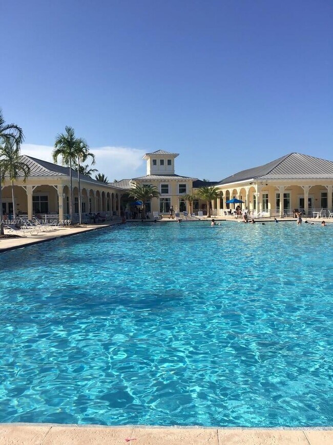 Building Photo - 230 SE 29th Ave