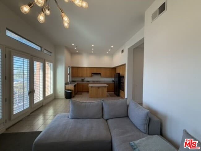 Building Photo - 150 S San Fernando Blvd