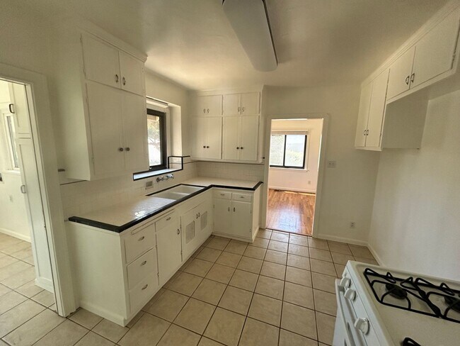 Building Photo - 4 Bedroom/2 Bath Modesto Ca