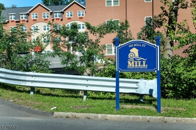 Building Photo - 610 Mill St