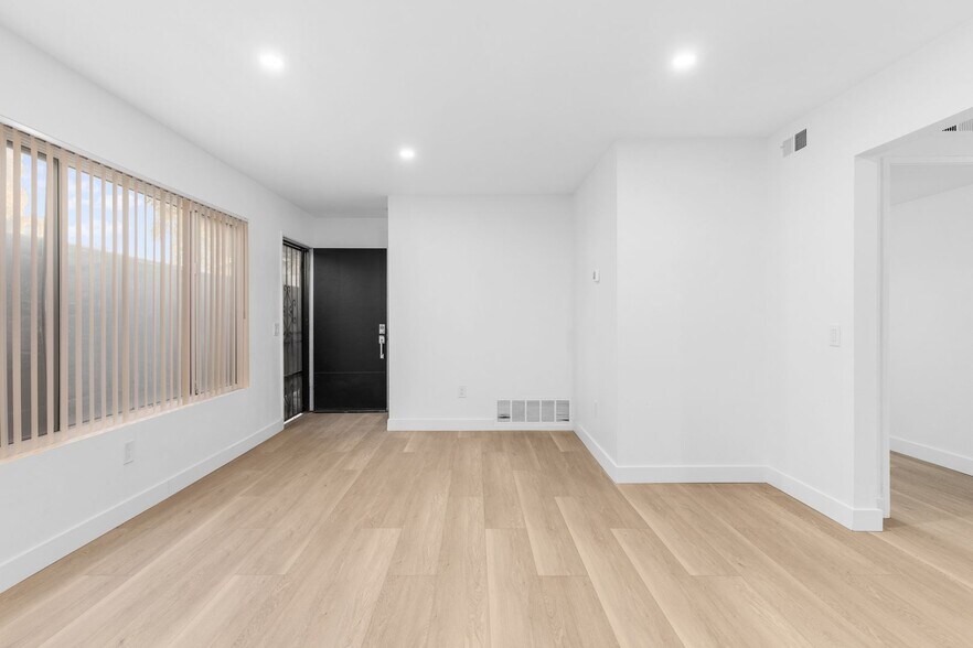 Building Photo - 994 El Camino Dr