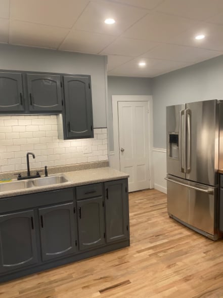 Building Photo - 68-70 College St