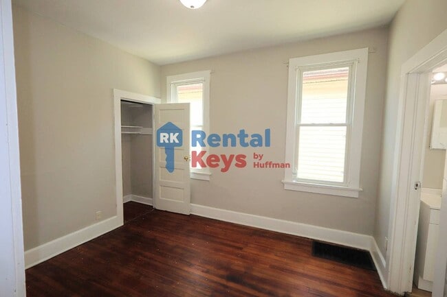 Building Photo - Two Bedroom House