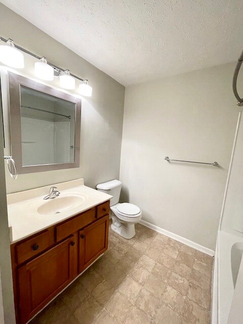 Second bathroom - 6401 Cameron Ln