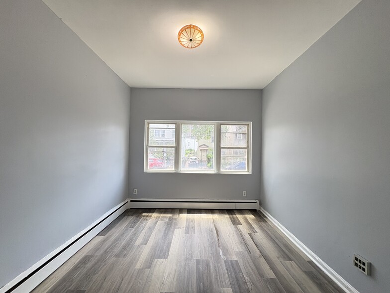 24 Beacon Ave 1 - 22 Beacon Ave