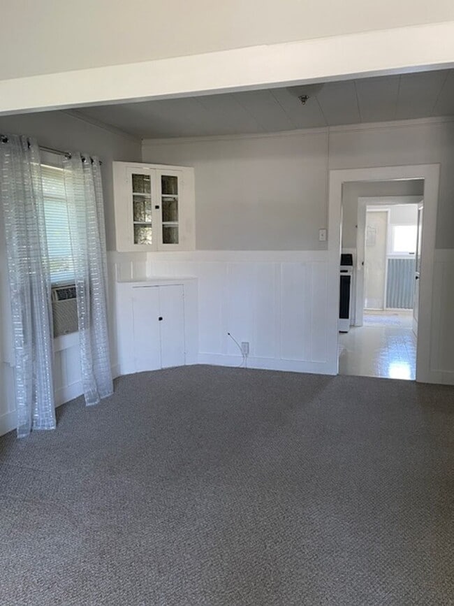Building Photo - 2 bedroom 1 bath Brea $3200