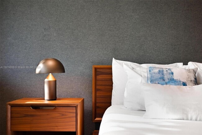 Building Photo - 77 SW 18th Terrace