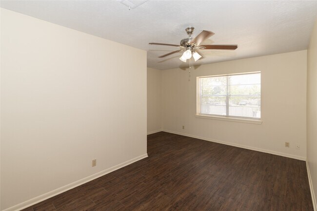 Building Photo - 306 Virginia Dr