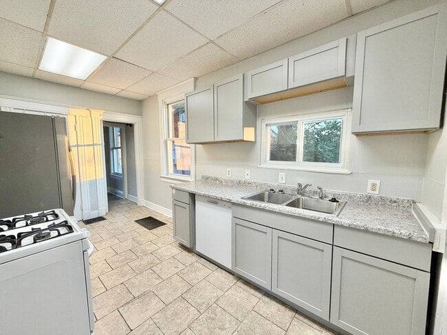 Building Photo - 3648 Brooks Ave