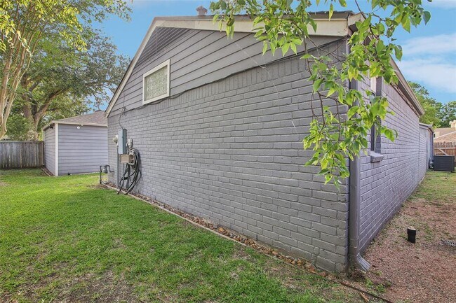Building Photo - 14115 Briarhills Pkwy