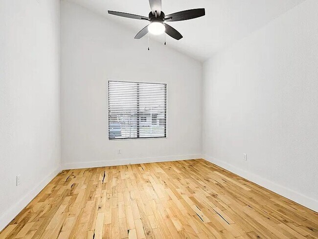 Building Photo - 100-102 Amberwood Ct