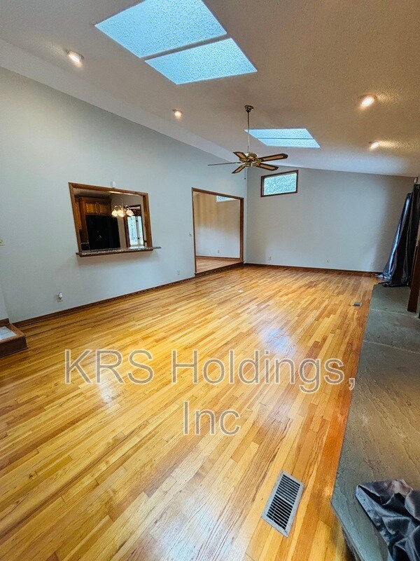 Building Photo - 8416 Summit Acres Dr