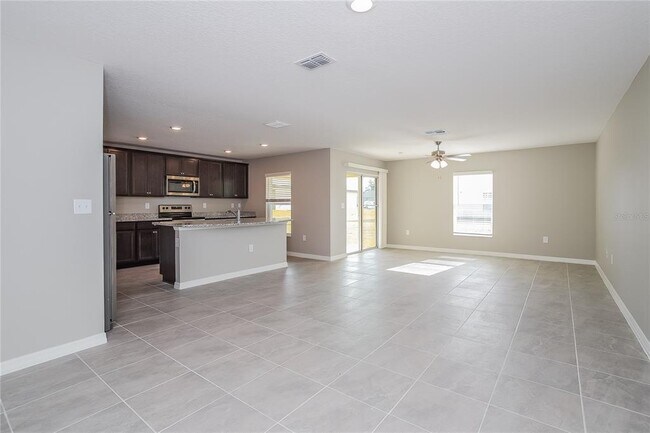 Building Photo - 379 Camellia Ct