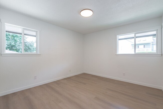 Building Photo - Crowne Pointe Apartment Homes