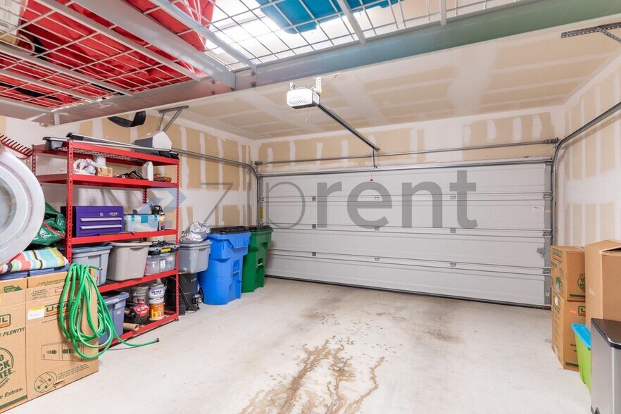 Building Photo - Unit