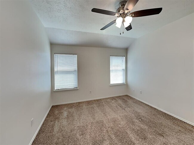 Building Photo - 18475 Sunrise Pines Dr