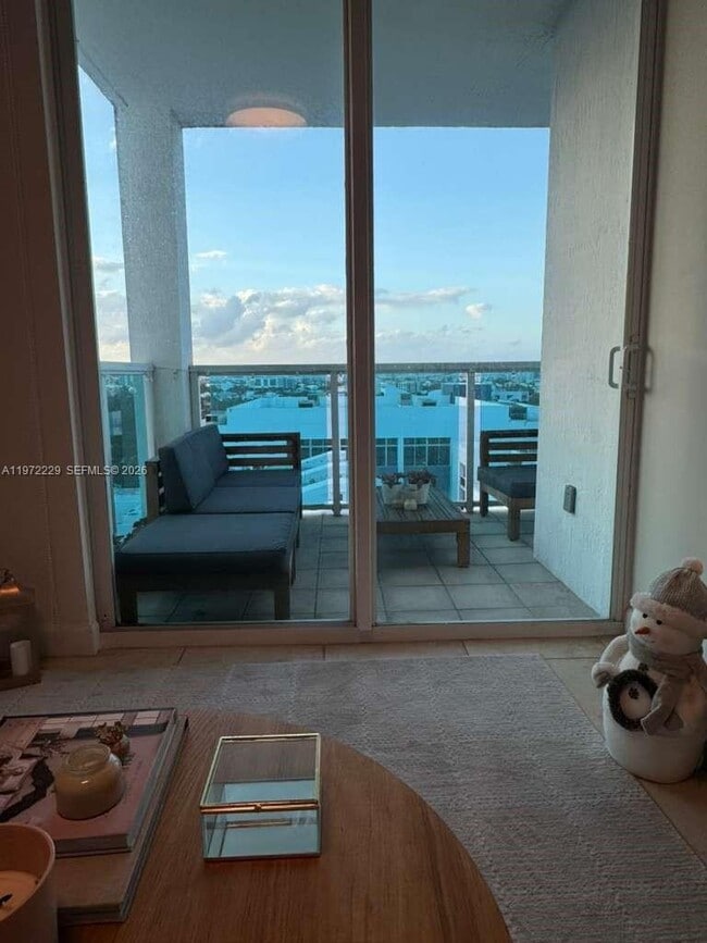 Building Photo - 1723 SW 2nd Ave