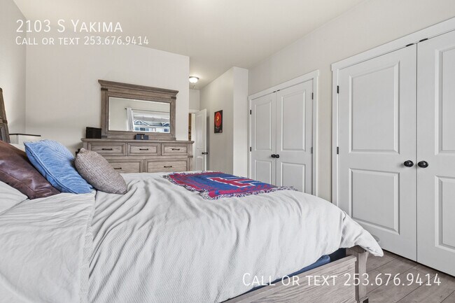 Building Photo - 2103 S Yakima-