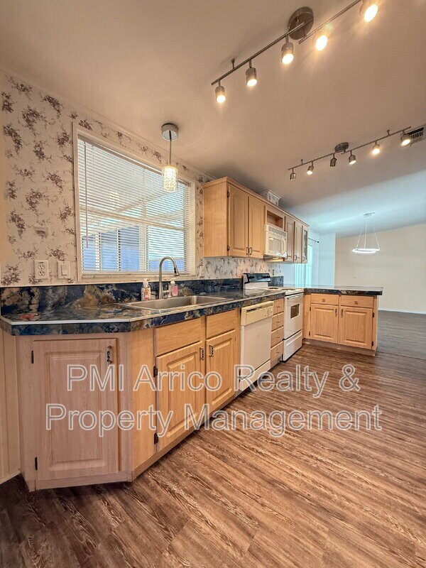 Building Photo - 3515 Zephyr Ln