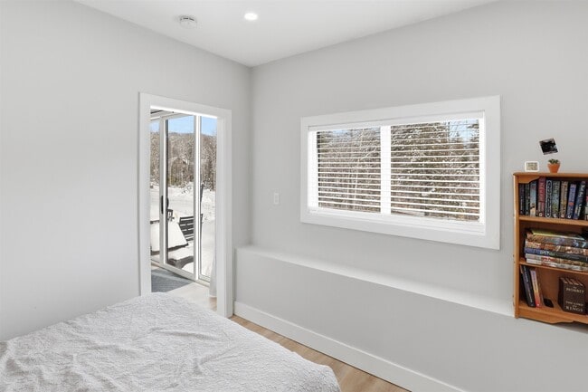 Building Photo - 253 Upper Mad River Rd