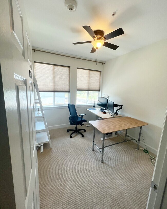 Building Photo - 4001 Red River St