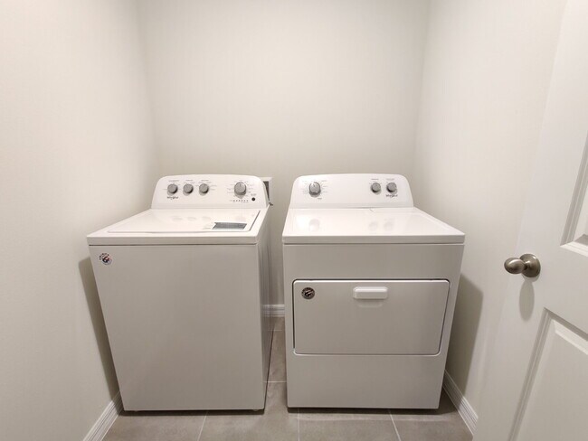 Building Photo - 3210 Suncoast Plains Dr