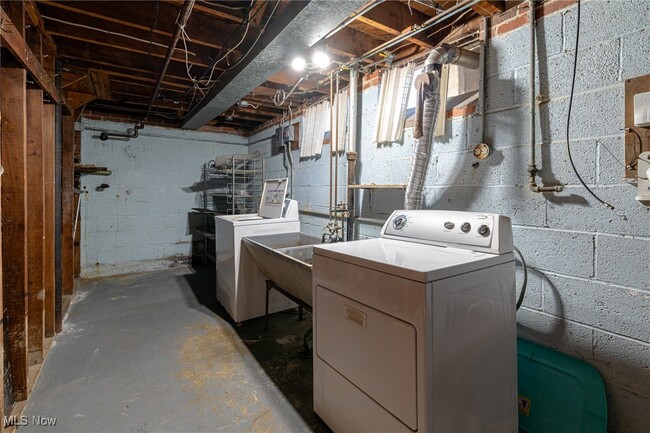 Building Photo - 4880 Anderson Rd