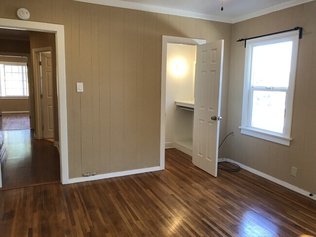 Building Photo - 507 E Cypress St