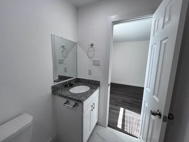 Building Photo - For Lease | 3 Bed, 2 Bath |1,168Sq Ft