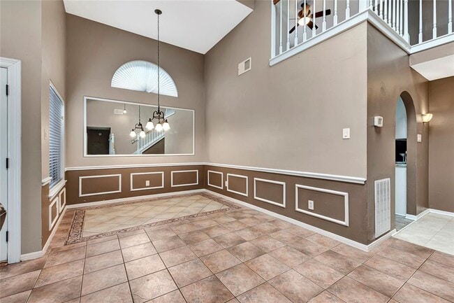 Building Photo - 15131 Cranbourne Dr