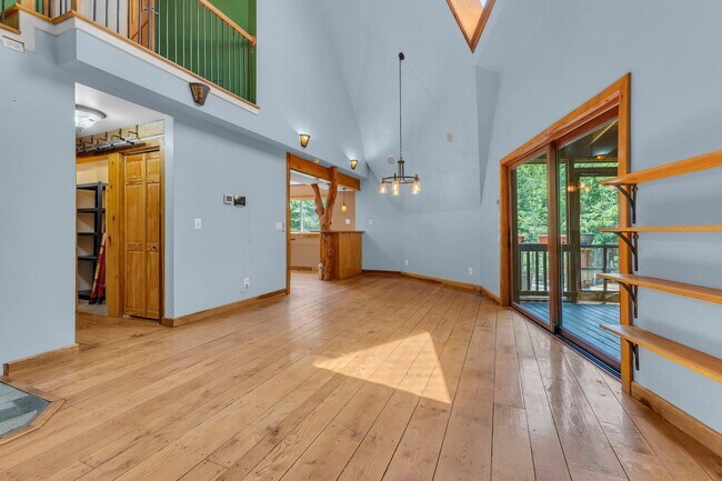 Building Photo - One-of-a-Kind 4 BR Retreat on Nearly 13 Pr...
