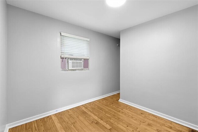 Building Photo - 424 Glenfield Rd