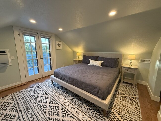 Building Photo - LITTLETON CHARM!!! CORNER LOT, BRICK HOME WITH GARAGE, AVAILABLE NOW, $0 DEPOSIT OPTIONS