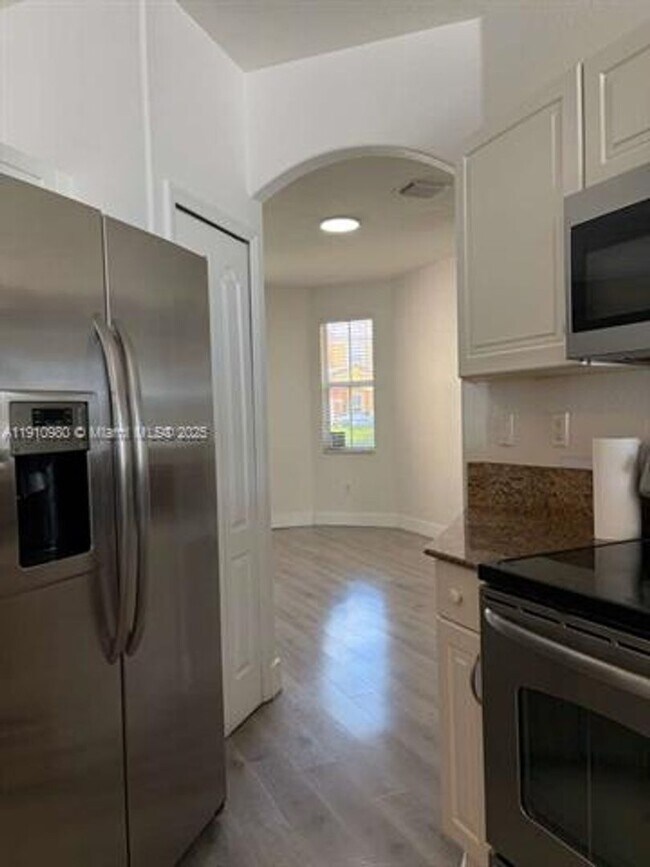 Building Photo - 8666 NW 114th Ave