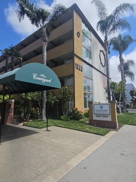 Primary Photo - Courtyard Apartments