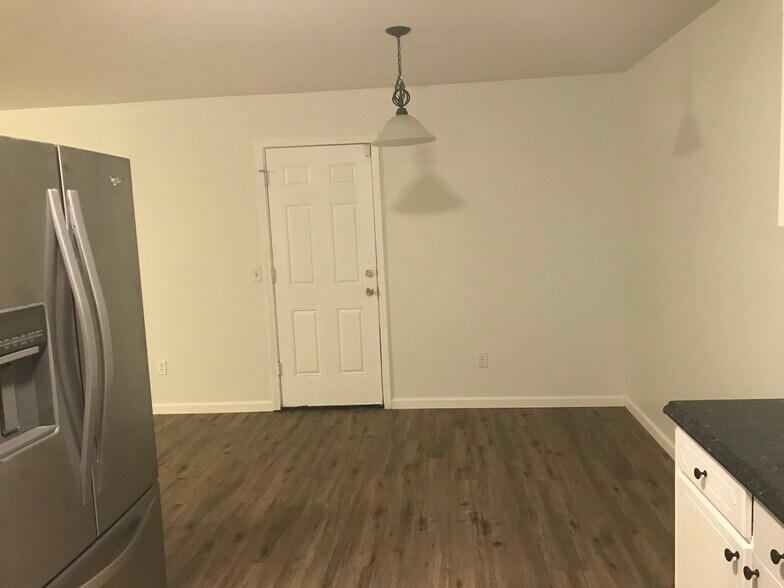 Building Photo - 1014 Kurze Ave