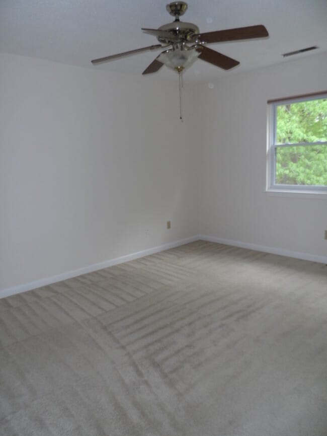 Building Photo - 4100 Five Oaks Dr