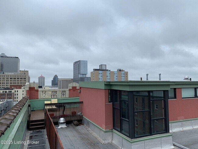 Building Photo - 604 S 3rd St