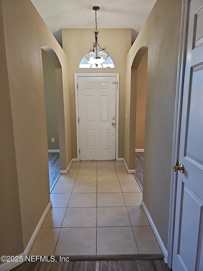 Building Photo - 1971 Belhaven Dr