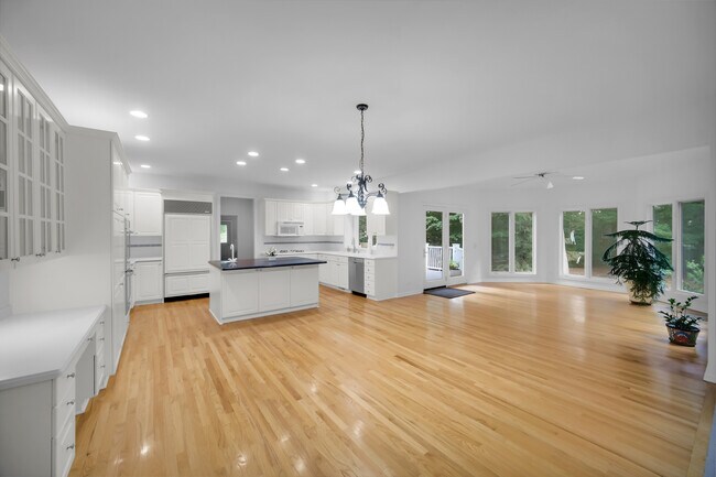 Building Photo - 36W244 Fieldcrest Dr