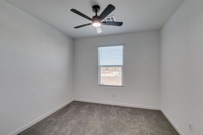Building Photo - Beautiful New 3 Bed / 2.5 Bath Townhome 89178