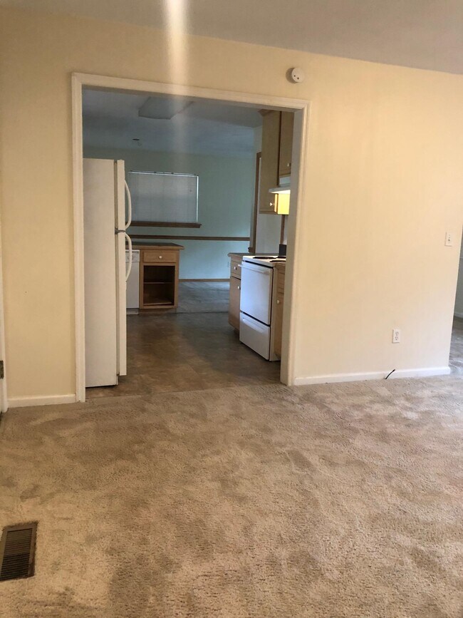 Building Photo - 1510 Raa Ave