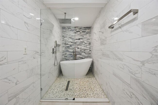 Building Photo - 7301 Spring Villas Cir