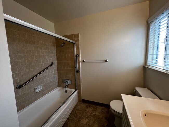 Building Photo - 908 Nevada St