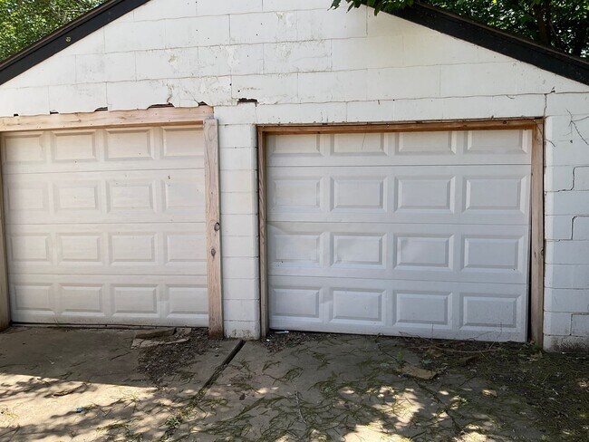 Building Photo - 308 E Kittyhawk Dr