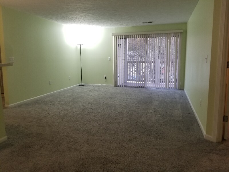 Building Photo - 400 Lakeview Dr